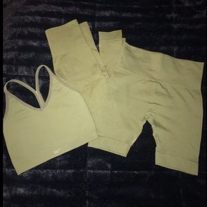 SET ACTIVE KATE MOSS SET